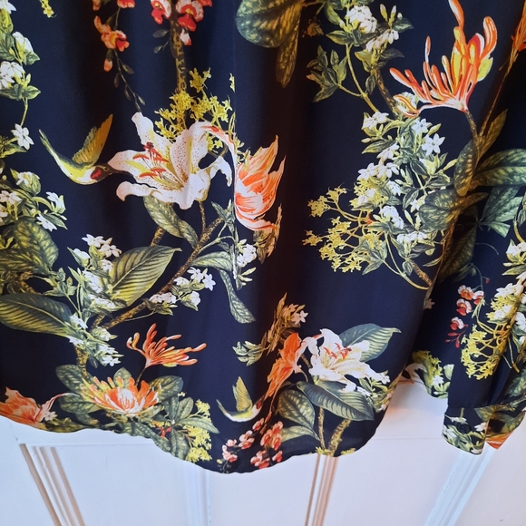 TOO LATE !  TOPS FOR 16$  Blouse with trending colors - Picture 8 of 9